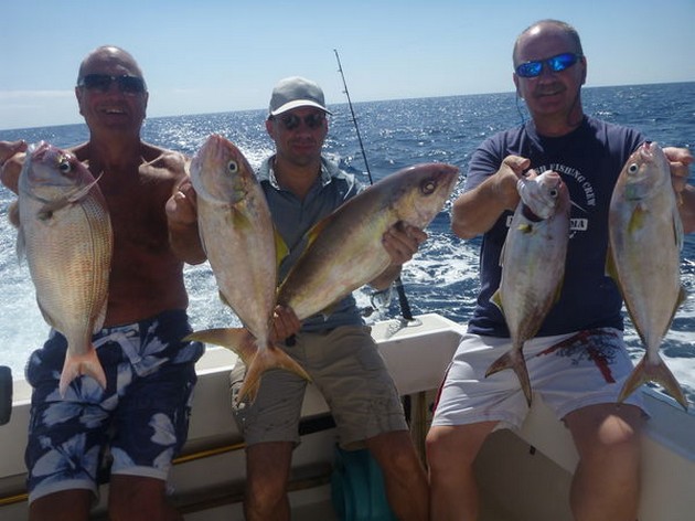 Nöjda sportfiskare visar sin fångst. - Cavalier & Blue Marlin Sport Fishing Gran Canaria